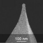 金コートAFMプローブ探針のSEMイメージ　拡大