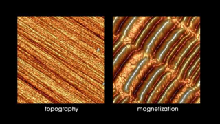 HDD 記録メディア面の形状像 (左) と磁気力顕微鏡 (MFM) による位相画像 (右)。磁気スキャン上の明るく表示されている領域と暗く表示されている領域は、磁気双極子の向きが異なる領域を示しておりバイナリの 1 と 0 を格納している。